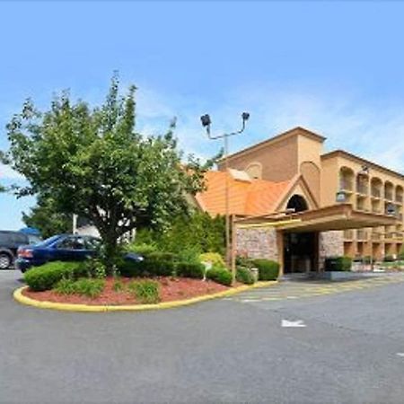 Howard Johnson By Wyndham Clifton Nj Exteriör bild