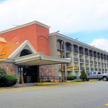 Howard Johnson By Wyndham Clifton Nj Exteriör bild