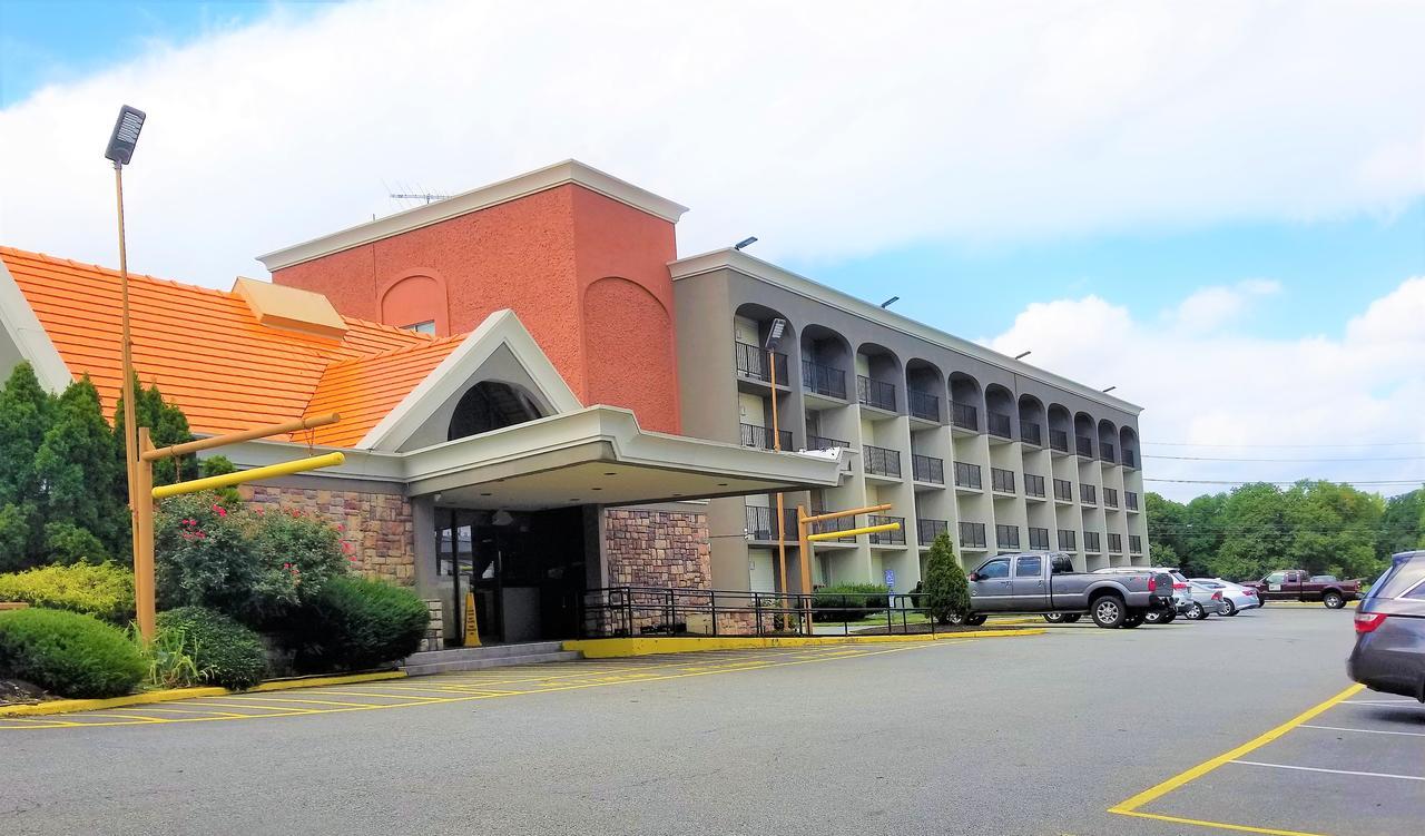Howard Johnson By Wyndham Clifton Nj Exteriör bild