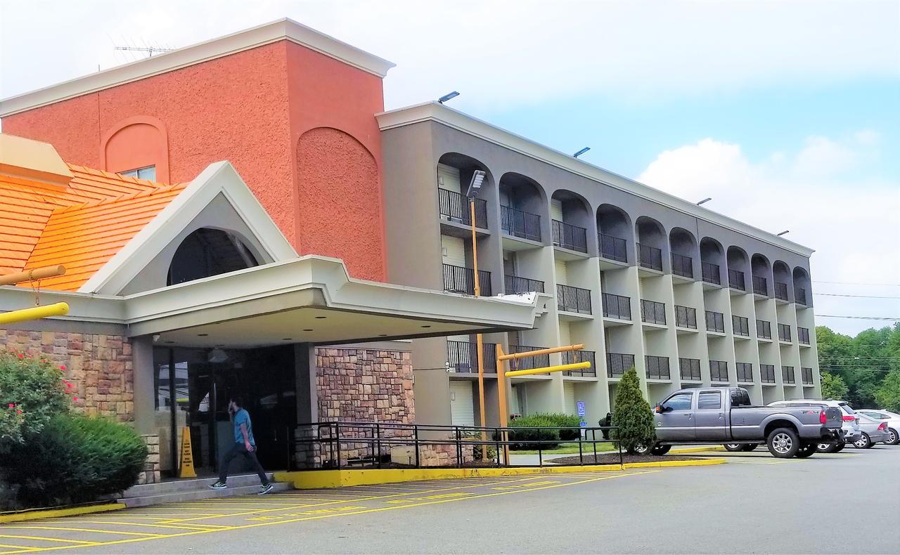 Howard Johnson By Wyndham Clifton Nj Exteriör bild